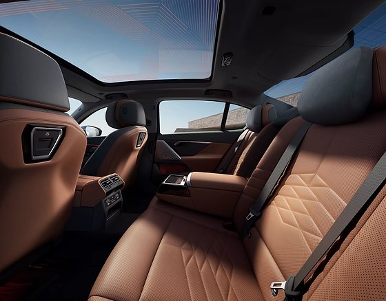 BMW i5 LWB, Sky Lounge panoramic glass roof over the rear cabin, with the Travel & Comfort system.