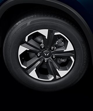 Mahindra Scorpio N — New R18 dual-tone diamond-cut alloy wheel