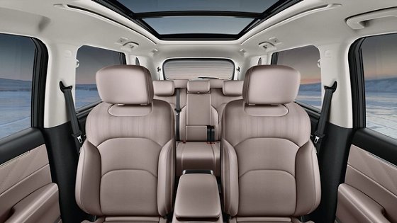 MG Hector Tomahawk PHEV, Three-row 7-seater on a 2,810 mm wheelbase with Moroccan Brown upholstery