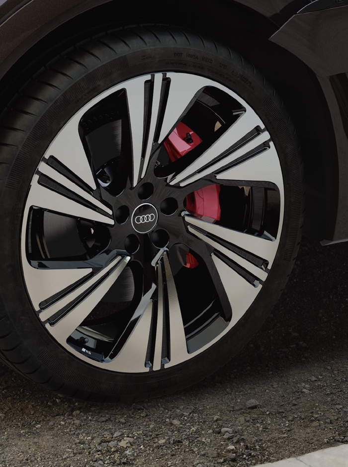 Audi Q8 Sportback e-tron — Machined aero alloy wheel with red brake calipers