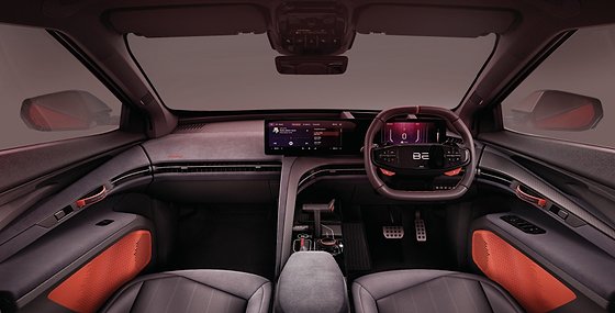Mahindra BE 6, Formula E dual-screen race-ready cockpit with Firestorm Orange interior accents