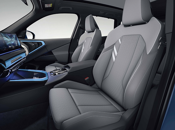 BMW X3, Contoured front sport seats for driver and front passenger