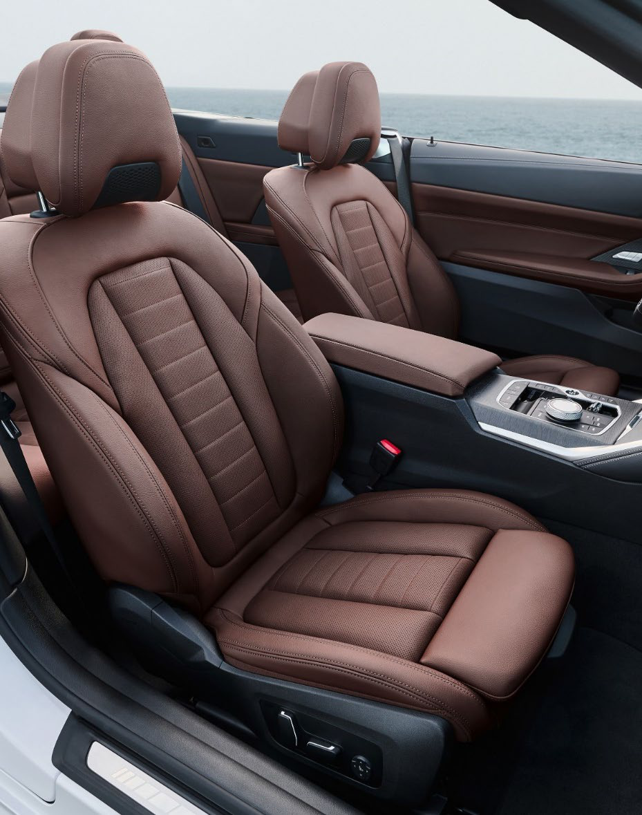 BMW M440i — Front sport seats finished in Cognac Sensatec upholstery with integrated head restraints and centre console.
