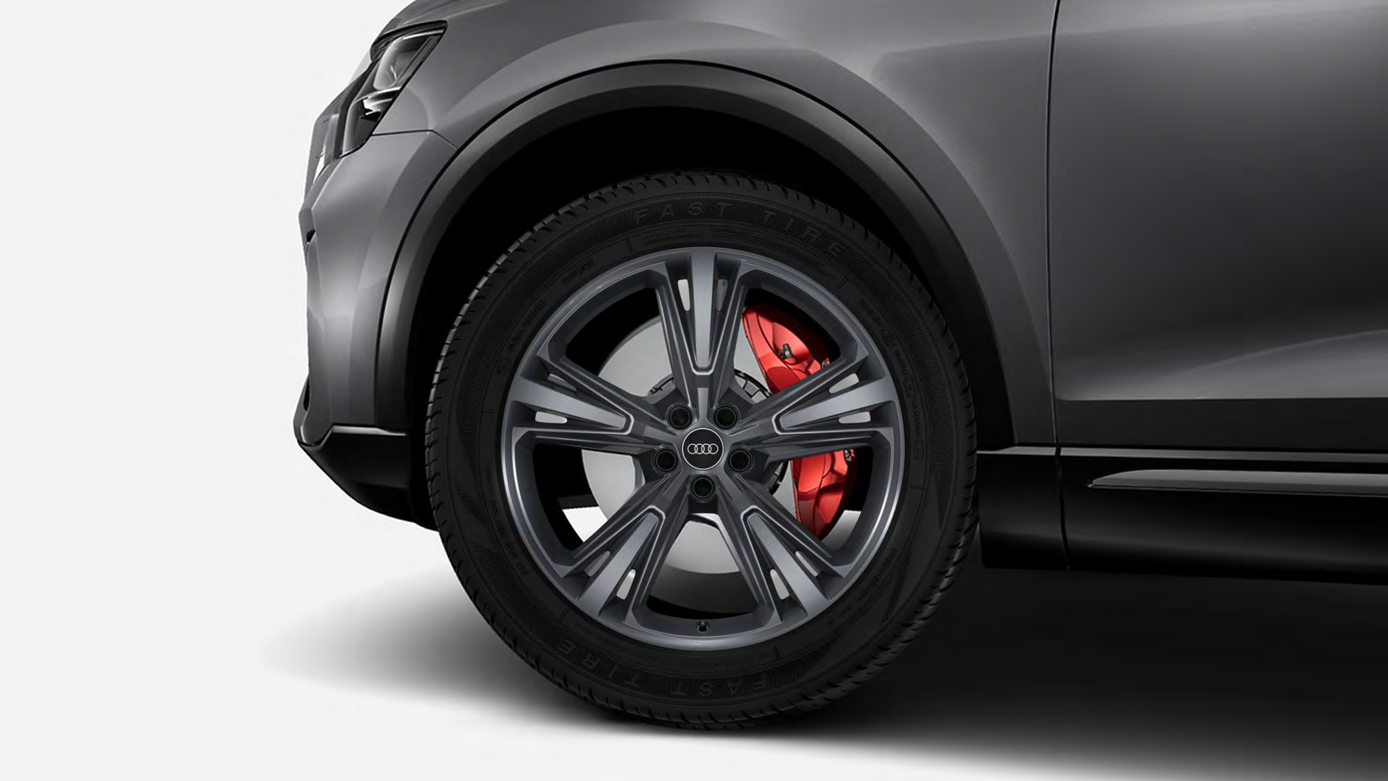 Audi Q8 — 53.34 cm (R21) graphite-grey 5-segment-spoke alloy wheels with red brake calipers.