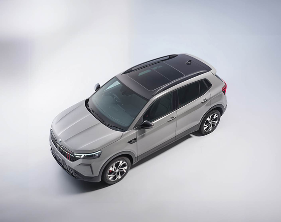 Skoda Kushaq, Panoramic sunroof seen in top view