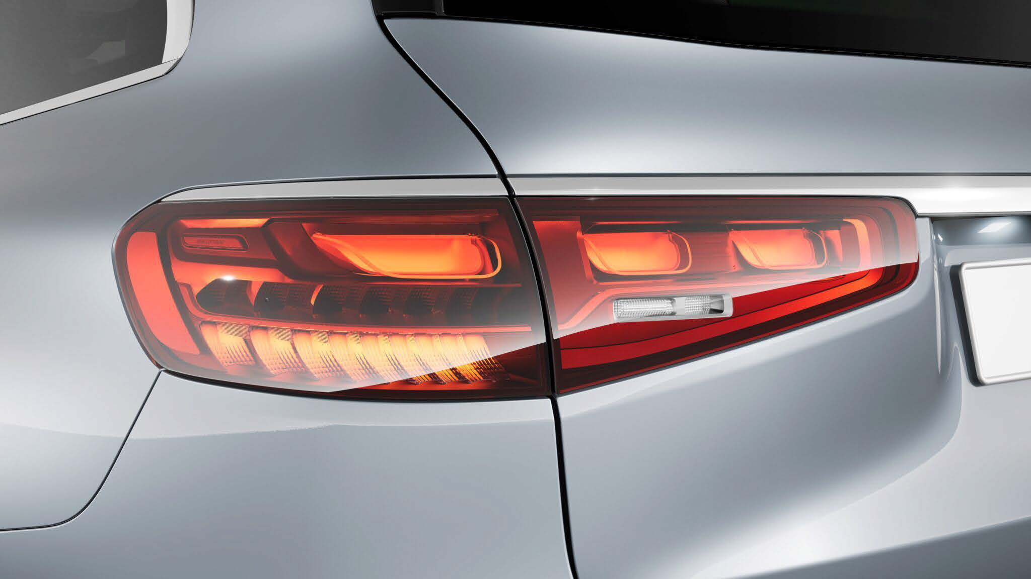 Mercedes-Benz GLS — LED tail lamps with a horizontal light signature