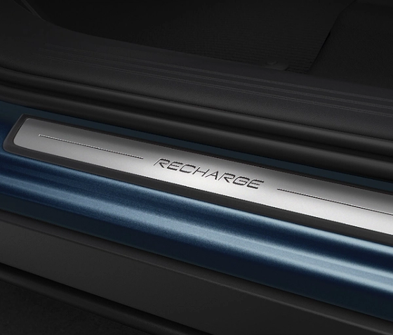 Volvo EC40, Illuminated metal 'RECHARGE' front door sill plate.