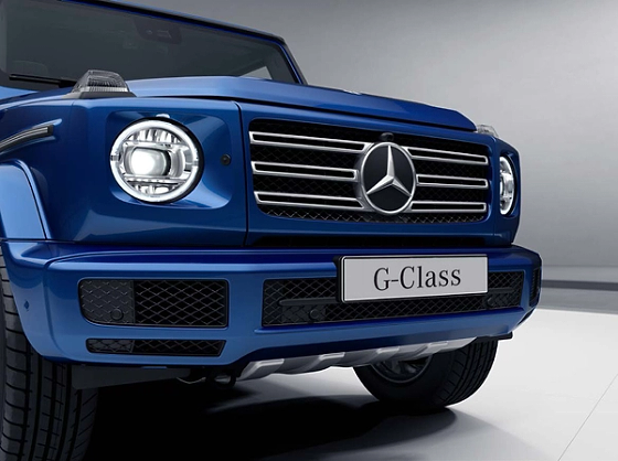Mercedes-Benz G-Class, Round LED headlamp with the signature G-Class daytime running light ring, beside the upright chrome radiator grille