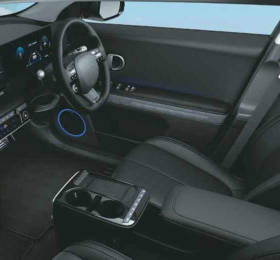 Hyundai Ioniq 5, 3-spoke leather steering wheel with 4-dot illuminated design
