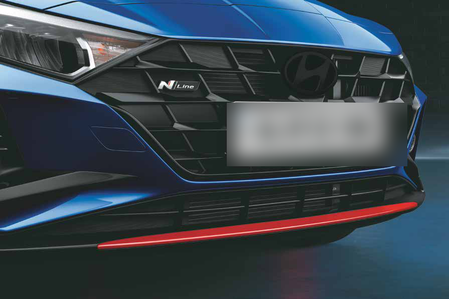 Hyundai i20 N Line — Sporty black radiator grille with N Line badge and red front skid plate