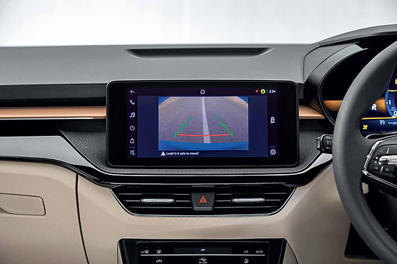 Skoda Škoda Slavia (2022–2026), Rear-view camera with dynamic parking guidelines on the touchscreen.