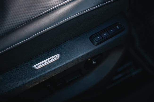 Volkswagen Tayron — ergoActive front seats with power adjustment controls