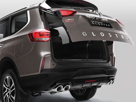 MG Gloster, Raised tailgate over the luggage bay with twin exhaust tips