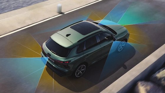Audi Q3, Park Assist plus with the surrounding parking system, with reversing assistant to retrace the last manoeuvre