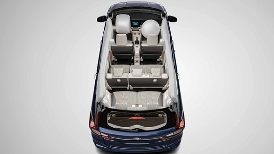 Toyota Rumion, Top-view cutaway showing 6 airbags as standard across the three-row cabin