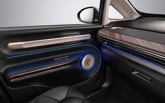 MG Windsor EV, 256-colour ambient interior lighting