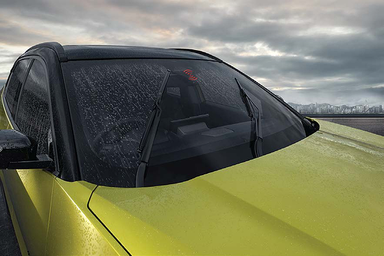 Tata Harrier, Auto headlamps and rain-sensing wipers with mist spray