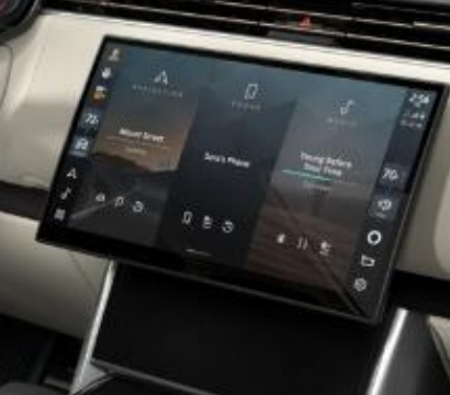 Land Rover Range Rover — 33.27 cm (13.1-inch) floating curved Pivi Pro touchscreen.