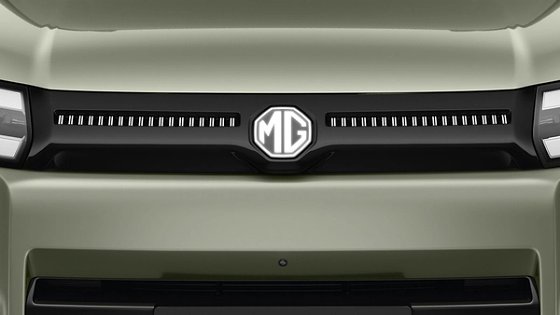 MG Hector Tomahawk EV, Illuminated MG logo and connected DRL signature