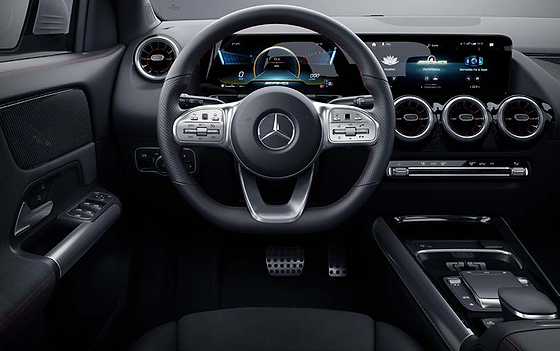 Mercedes-Benz Mercedes-AMG GLA 35 4MATIC, AMG Performance steering wheel, digital instrument cluster and aluminium sports pedals