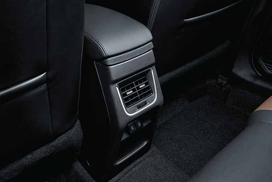 Toyota Urban Cruiser Hyryder, Rear-seat AC vents with USB charging ports