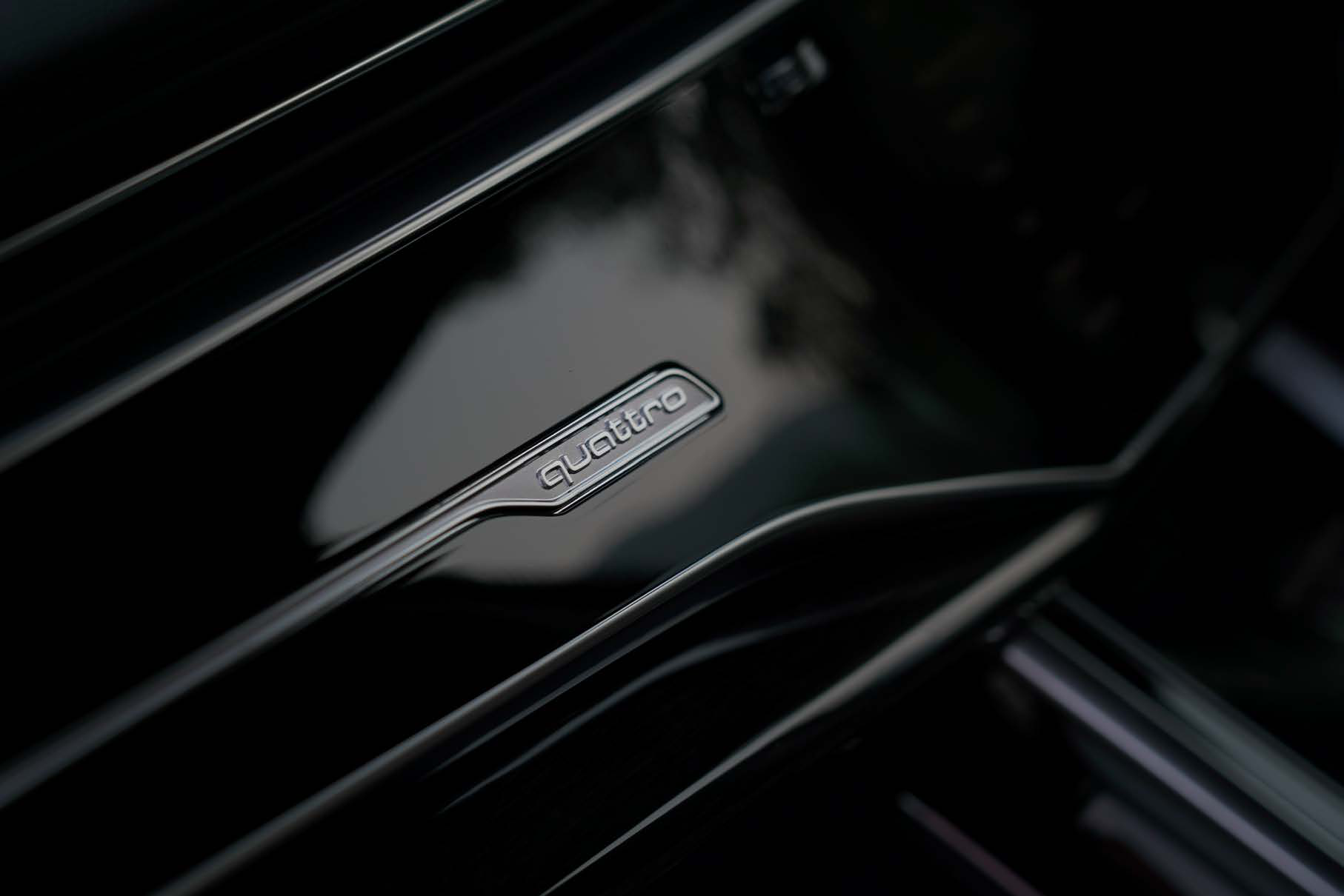 Audi Q7 — quattro permanent all-wheel drive badge