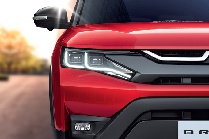 Maruti Suzuki Brezza — Dual LED projector headlamps with LED daytime running lamps.