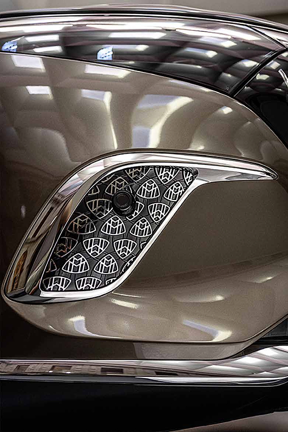 Mercedes-Benz Mercedes-Maybach EQS SUV, Chrome side louver etched with the Maybach double-M monogram