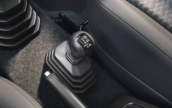 Maruti Suzuki Jimny, Dedicated transfer-case lever selects 2H, 4H and 4L low-range four-wheel drive.