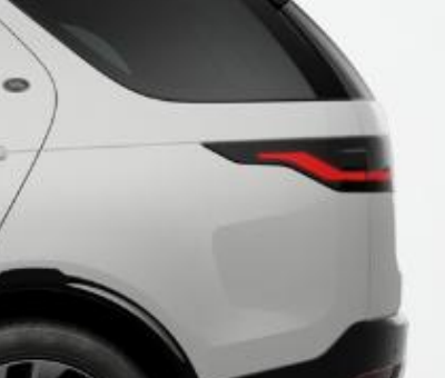 Land Rover Discovery — Darkened LED tail lamp with signature light bar wrapping the rear quarter.