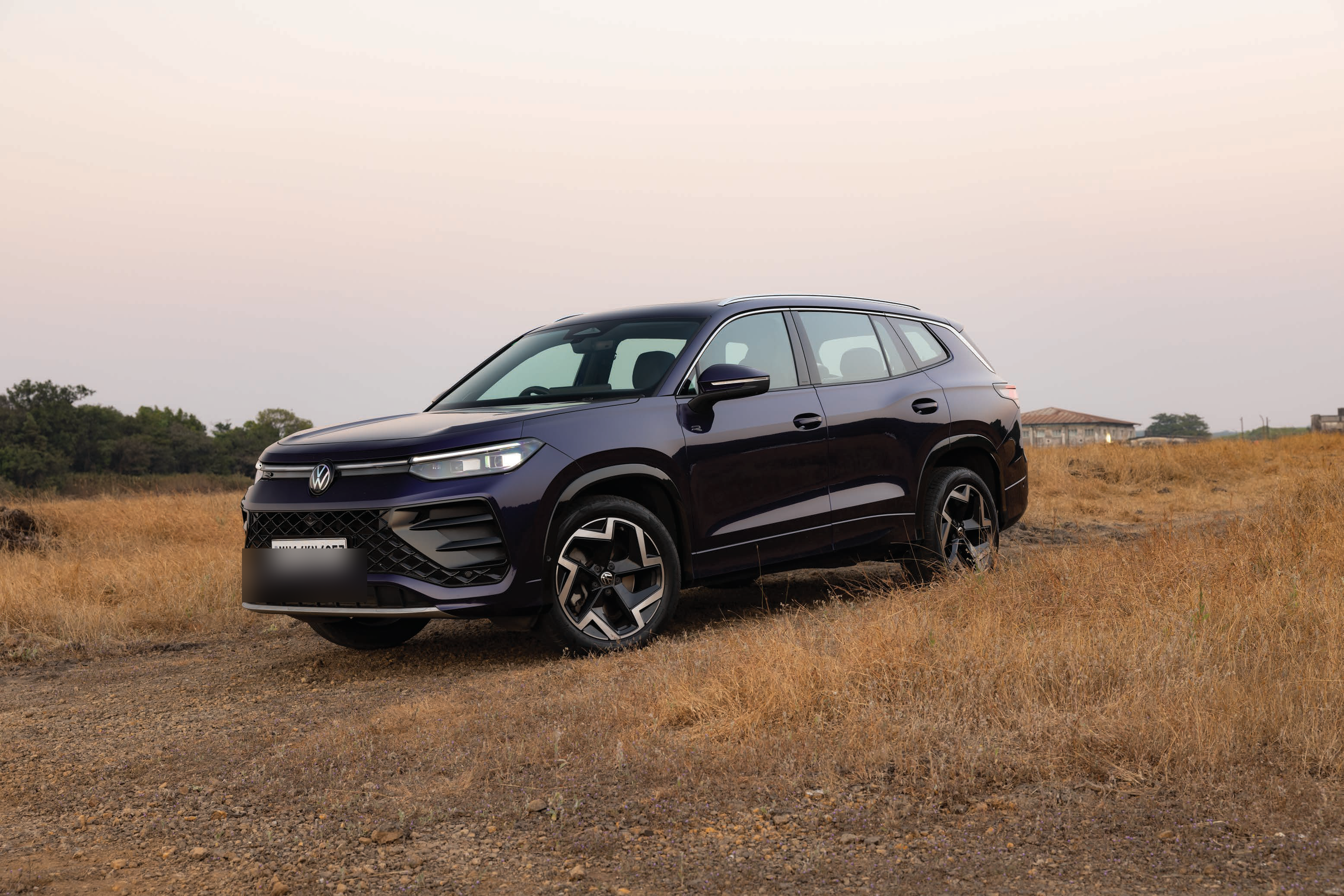 Volkswagen Tayron — R-Line front fascia with IQ.LIGHT LED headlamps and illuminated grille light bar