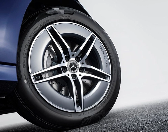 Mercedes-Benz E-Class, 45.7 cm (18-inch) AMG 5-twin-spoke light-alloy wheels