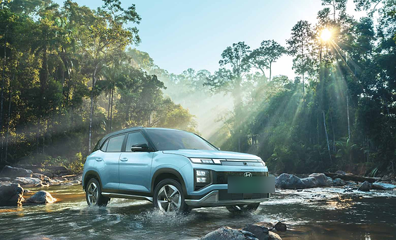 Hyundai Creta Electric, Bold SUV stance with pixelated graphic grille and LED headlamps