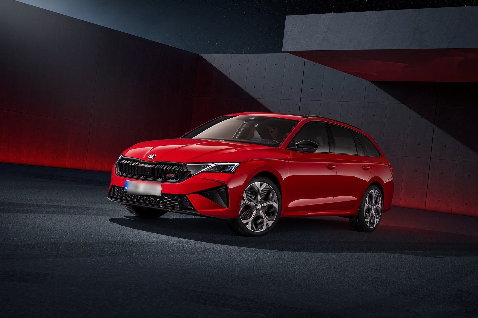 Skoda Octavia RS Combi front three-quarter studio