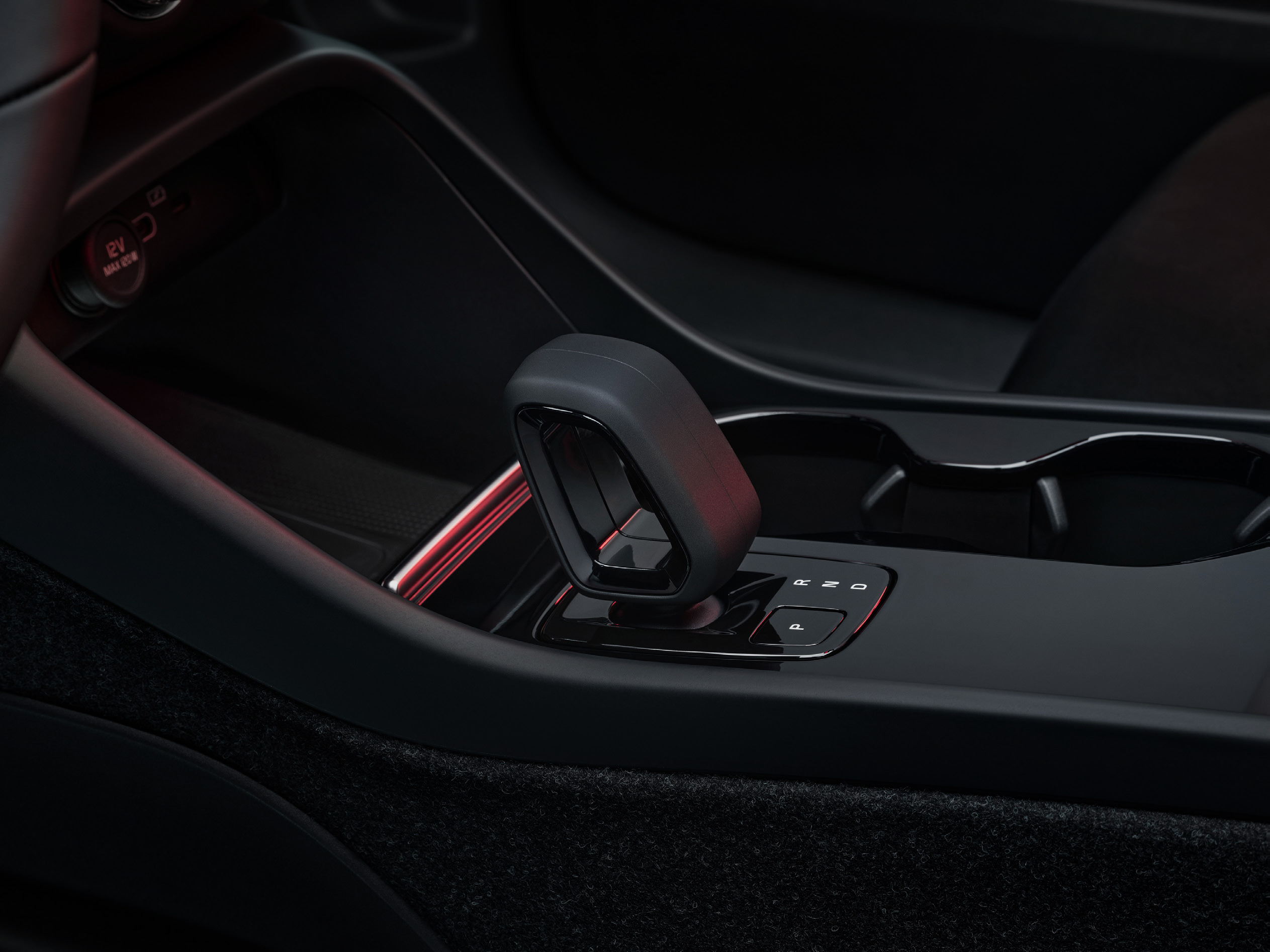 Volvo EC40 — Crystal-finish shift-by-wire gear selector with a separate P button on the centre console.