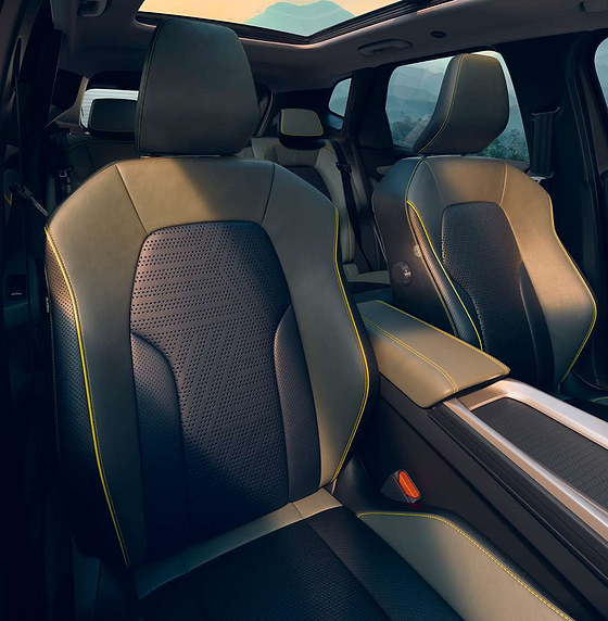 Renault Duster, Front ventilated leatherette seats with contrast yellow stitching