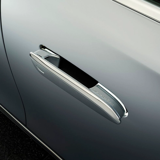 Mercedes-Benz E-Class, Flush-fitting, automatically retractable door handles