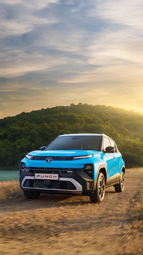 Tata Punch, Front three-quarter stance with dual-tone contrast roof, roof rails and rugged bumper cladding
