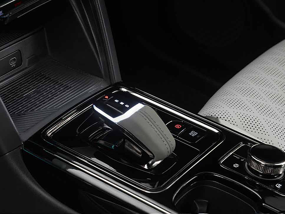 Mahindra XEV 9e, Floating centre console with a leatherette e-shifter and wireless phone charger