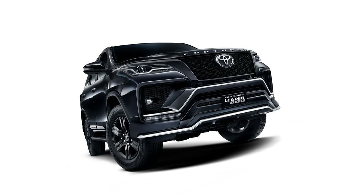 Toyota Fortuner, Leader Edition in Attitude Black with the dual-tone black roof and black hub caps