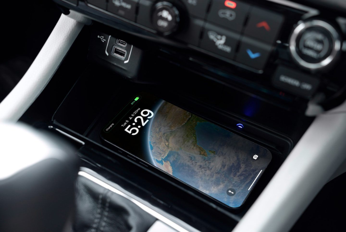 Jeep Meridian — Wireless phone-charging pad ahead of the gear lever, with USB-A and USB-C ports above.