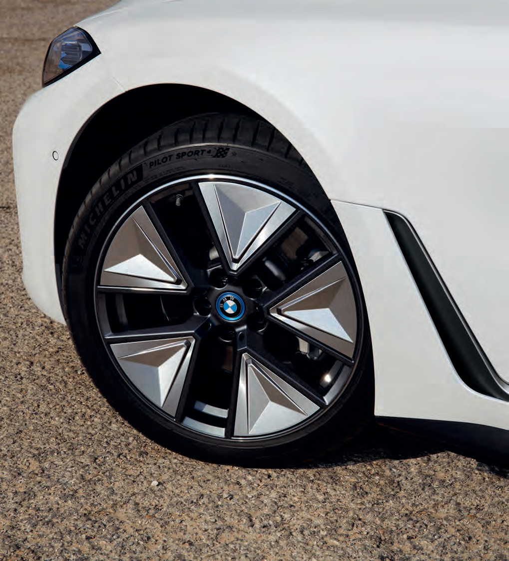 BMW i4 — 19-inch aerodynamic bicolour alloy wheels wrapped in Michelin Pilot Sport tyres, with the blue-accented BMW i centre cap.