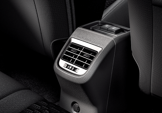 Maruti Suzuki Swift, Rear centre air-conditioning vents mounted on the console