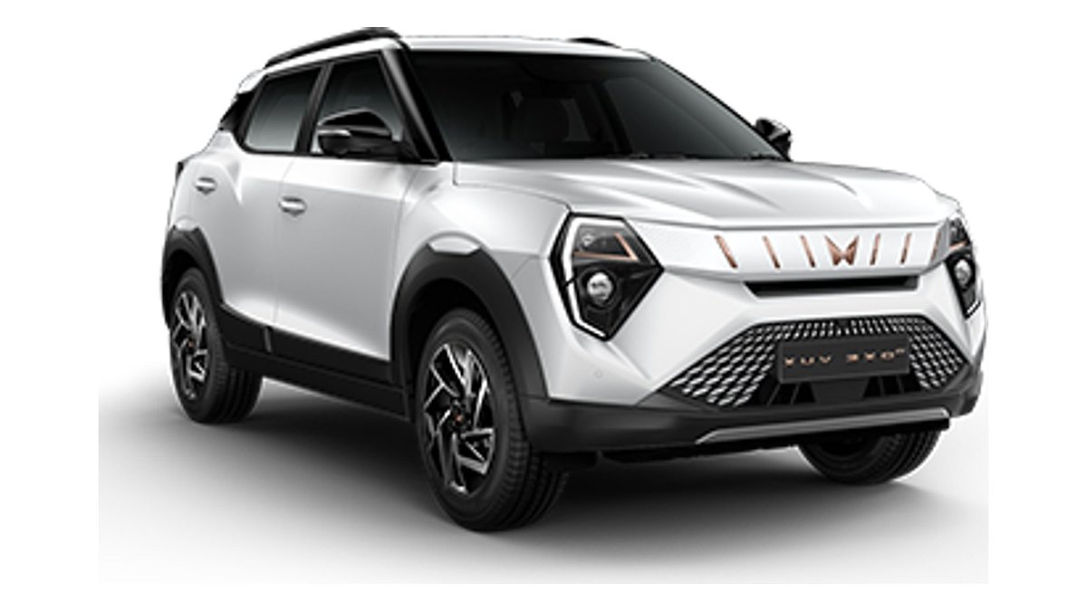 XUV 3XO EV in Everest White colour