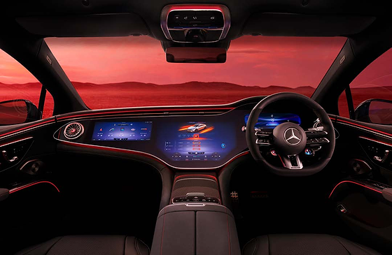 Mercedes-Benz Mercedes-AMG EQS 53 4MATIC+, Driver-focused cockpit with active ambient lighting