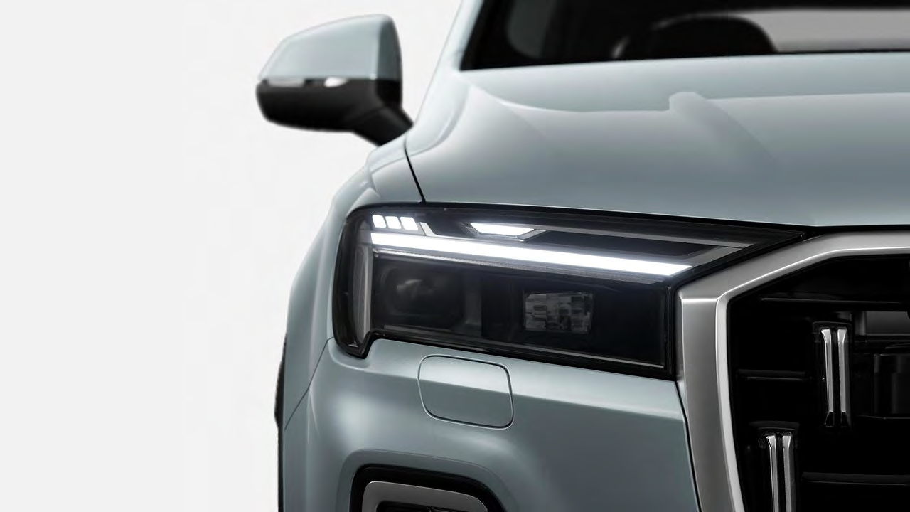 Audi Q7 — Slim LED headlight with a distinctive daytime-running light signature