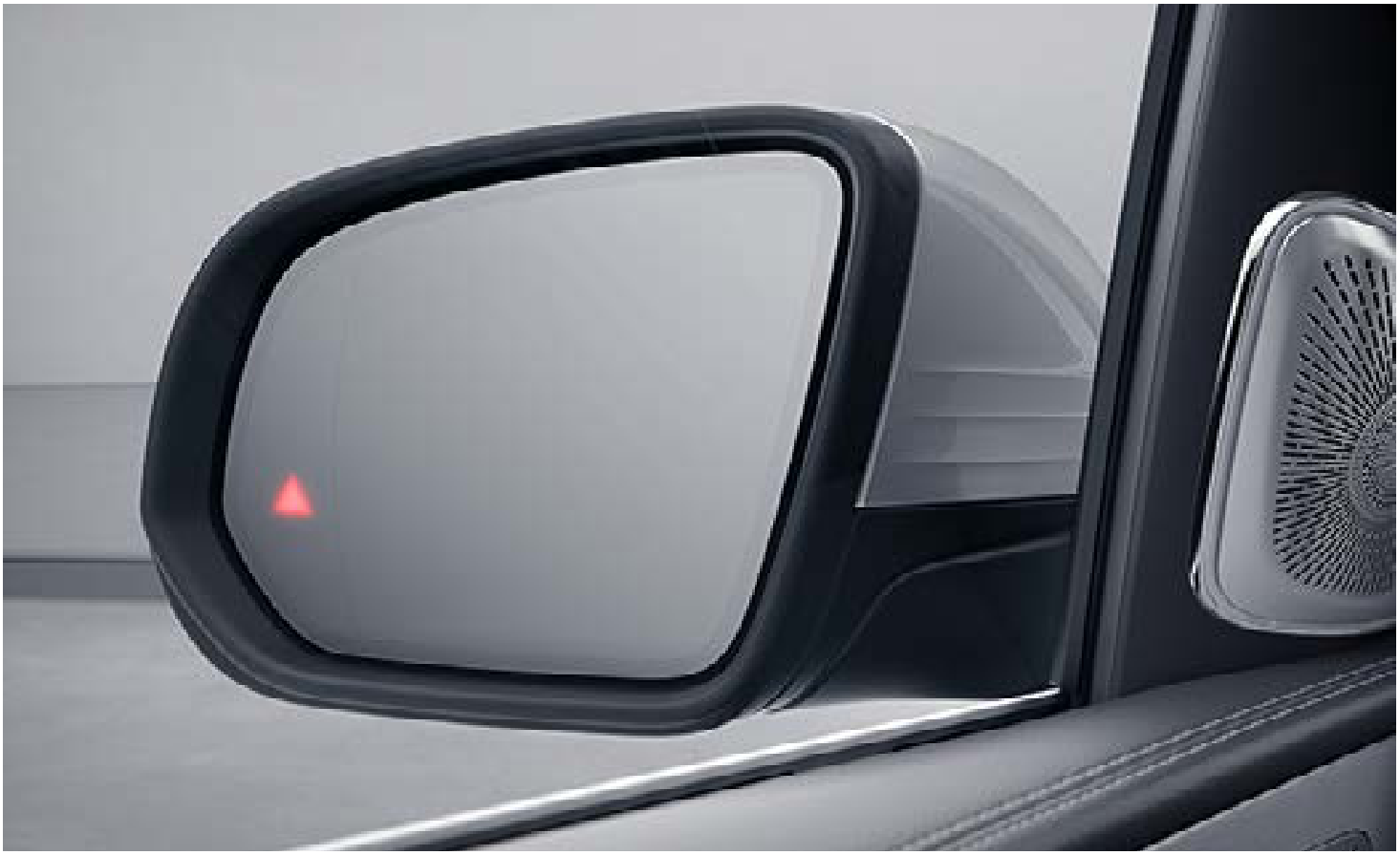 Mercedes-Benz GLA — Blind Spot Assist warning indicator in the exterior mirror