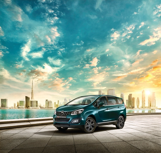 Mahindra Marazzo, Bold chrome-studded front grille with swept-back headlamps and front fog lamps
