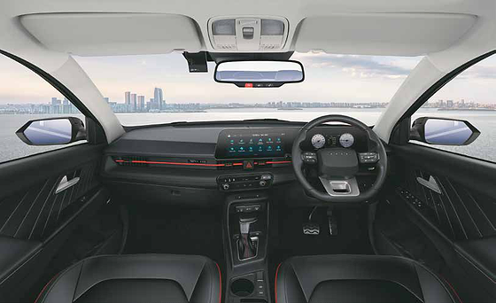 Hyundai Verna, Black interiors with red accents (Turbo)