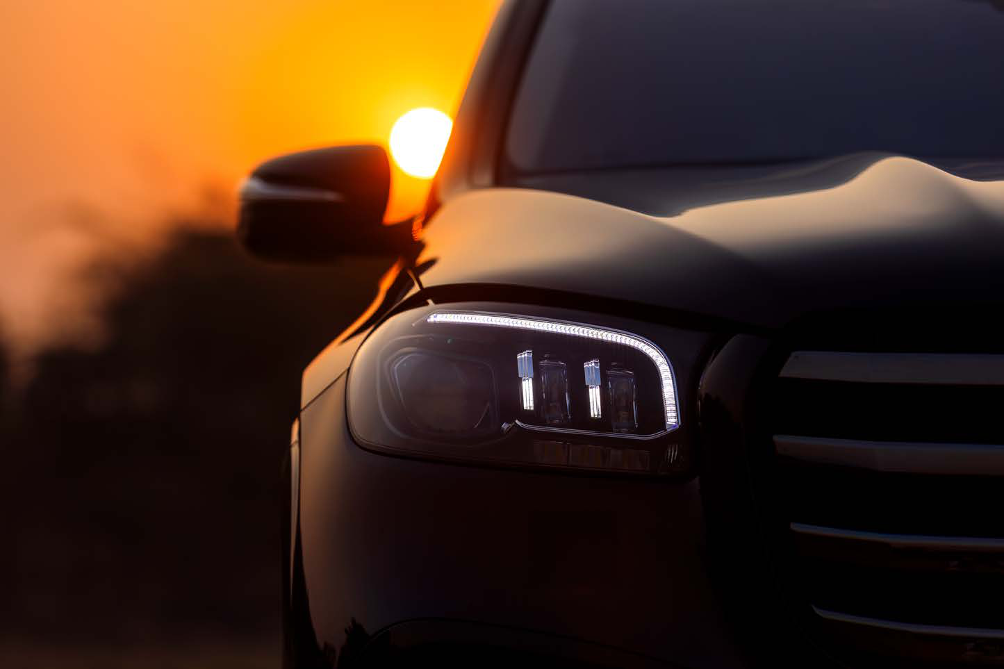 Mercedes-Benz GLS — MULTIBEAM LED headlamp with signature daytime running lights